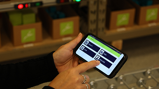 woman using the lightning pick mobile app for order fulfillment automation